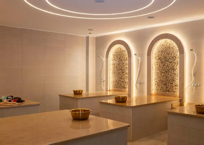 Tk Royal & Hotel 4*